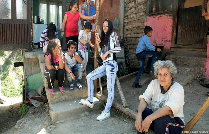 Srbia: O Roma taro Bosilegrad na mangen te oven Bugaria